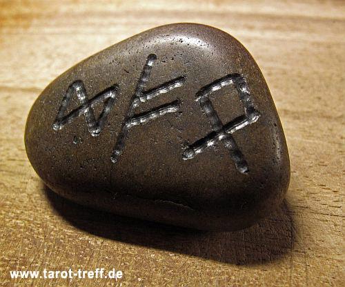 stein runen talisman wohlstand